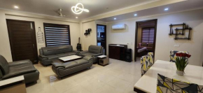 Vacation Paradise- Luxurious 3-bhk Flat near IGI Airport and ICC